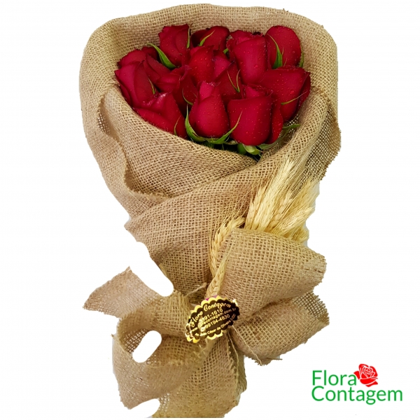Buquê Rustico 12 Rosas Vermelhas 
